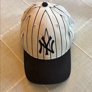 Youth Navy and White Yankees Hat Classic Pinstripe Design EUC